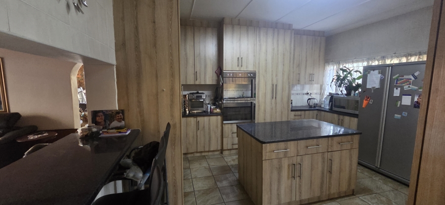 4 Bedroom Property for Sale in Rhodesdene Northern Cape